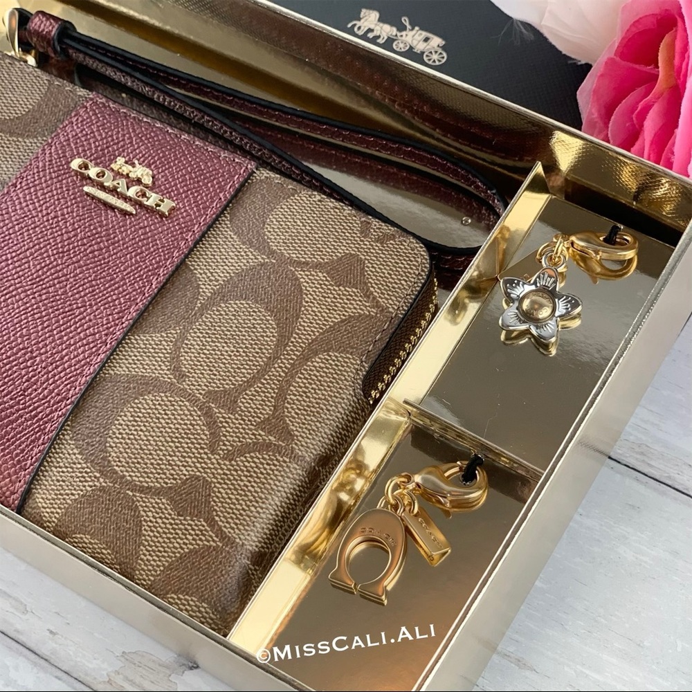 NWT COACH Corner Zip Wristlet Signature Canvas Bag Box - Picture 4 of 15